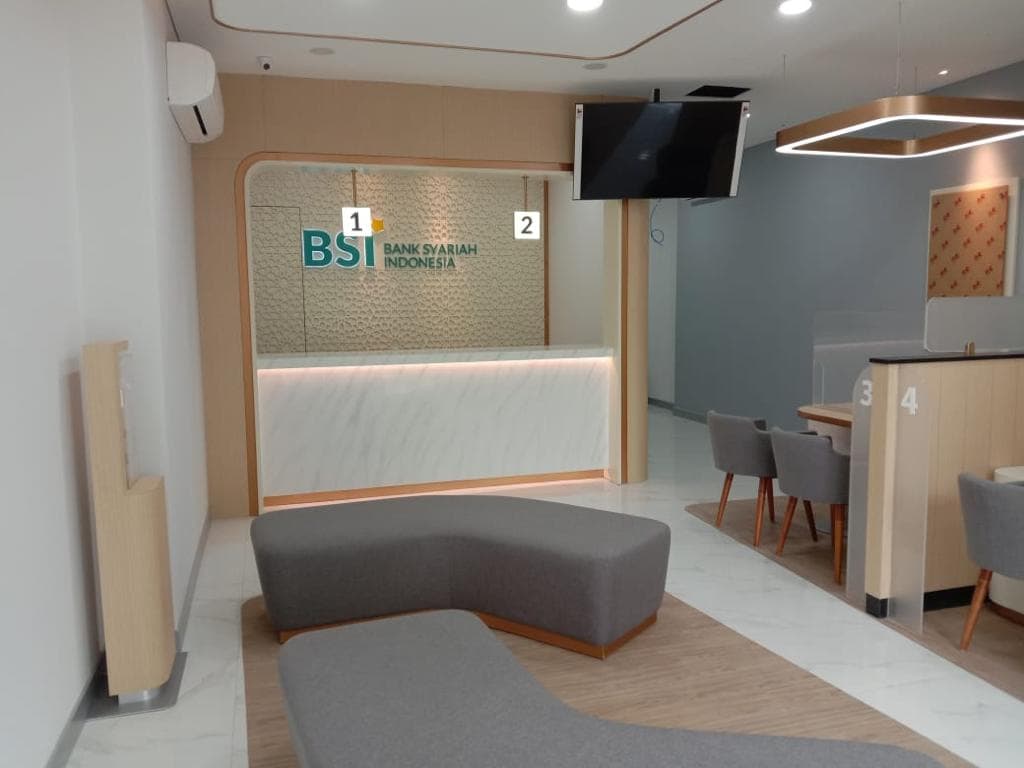 Resepsionis & Teller Bank BSI
